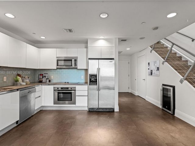 1-bedroom condo for sale in Miami - 1050 Brickell Ave 1006 - MondialRealty