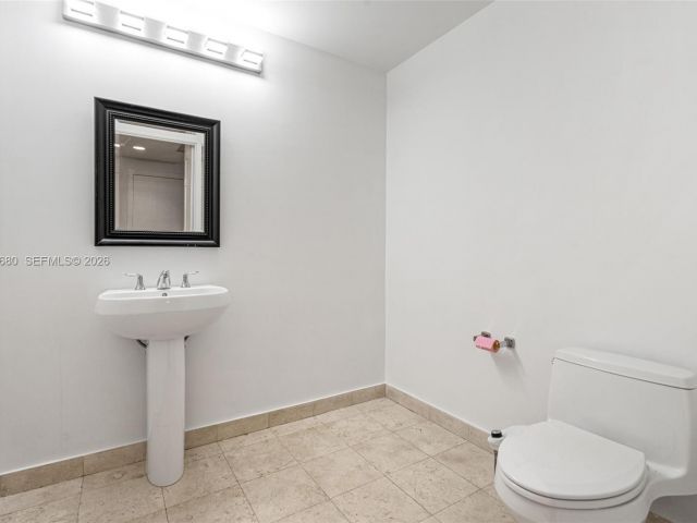 1-bedroom condo for sale in Miami - 1050 Brickell Ave 1006 - MondialRealty