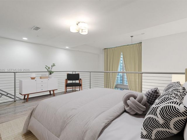 1-bedroom condo for sale in Miami - 1050 Brickell Ave 1006 - MondialRealty