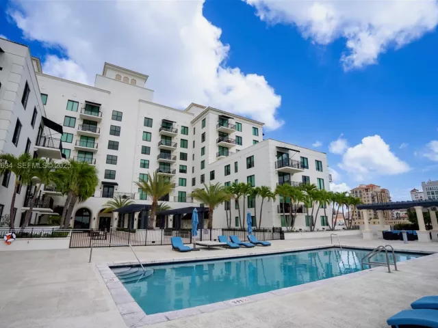 1-bedroom condo for sale in Coral Gables - 1300 Ponce De Leon Blvd 808 - MondialRealty