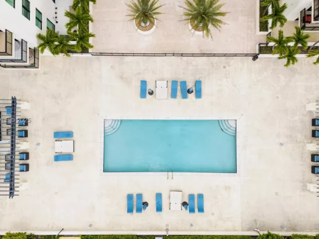 1-bedroom condo for sale in Coral Gables - 1300 Ponce De Leon Blvd 808 - MondialRealty