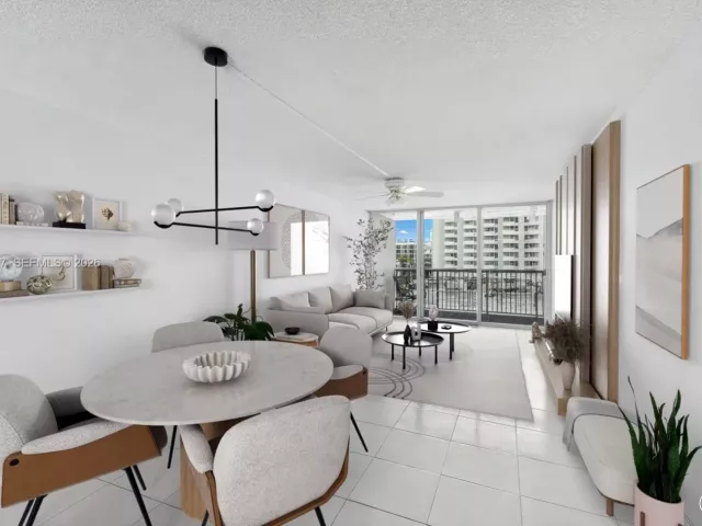 1-bedroom condo for sale in Miami Beach - 2655 Collins Ave 603 - MondialRealty