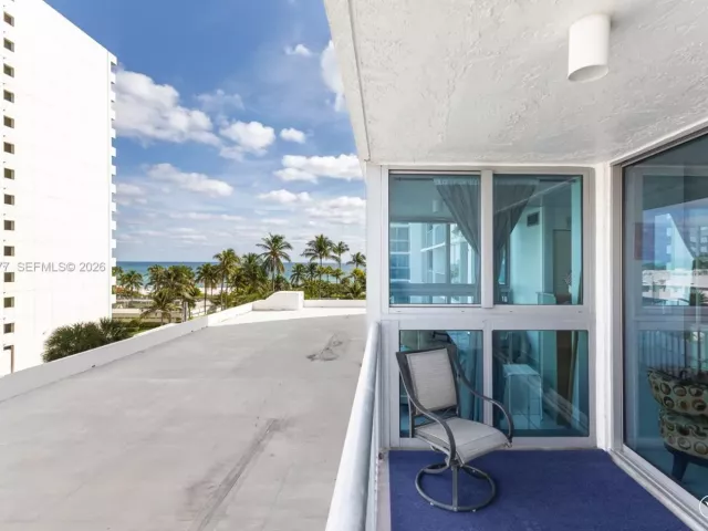 1-bedroom condo for sale in Miami Beach - 2655 Collins Ave 603 - MondialRealty