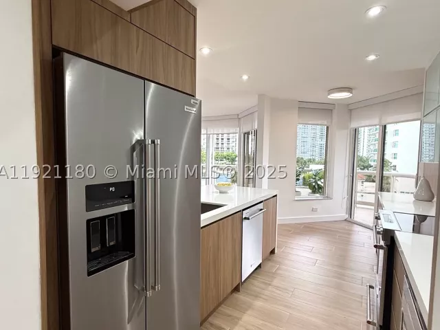 2-bedroom condo for sale in Aventura - 20191 E Country Club Dr 504 - MondialRealty