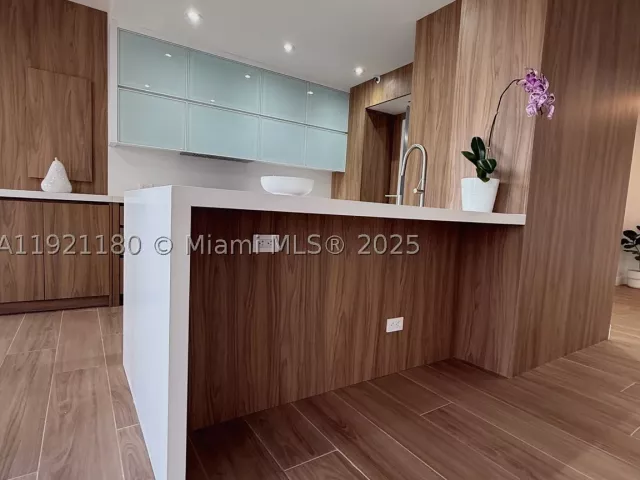 2-bedroom condo for sale in Aventura - 20191 E Country Club Dr 504 - MondialRealty