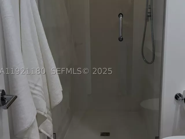 2-bedroom condo for sale in Aventura - 20191 E Country Club Dr 504 - MondialRealty