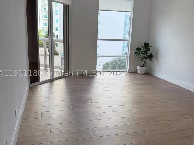 2-bedroom condo for sale in Aventura - 20191 E Country Club Dr 504 - MondialRealty