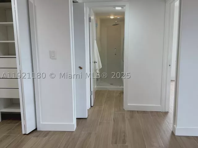 2-bedroom condo for sale in Aventura - 20191 E Country Club Dr 504 - MondialRealty
