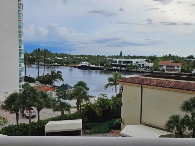 2-bedroom condo for sale in Aventura - 20191 E Country Club Dr 504 - MondialRealty