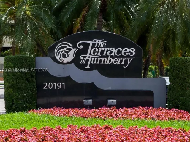 2-bedroom condo for sale in Aventura - 20191 E Country Club Dr 504 - MondialRealty