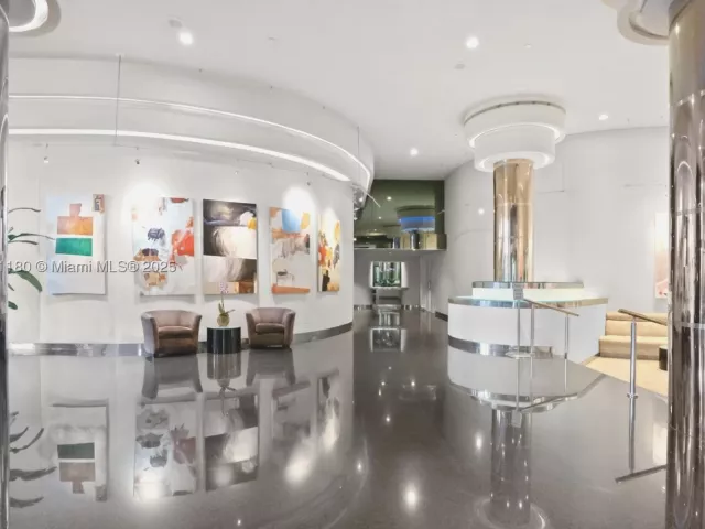 2-bedroom condo for sale in Aventura - 20191 E Country Club Dr 504 - MondialRealty