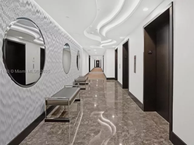2-bedroom condo for sale in Aventura - 20191 E Country Club Dr 504 - MondialRealty