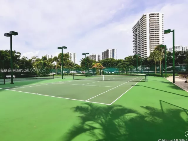 2-bedroom condo for sale in Aventura - 20191 E Country Club Dr 504 - MondialRealty