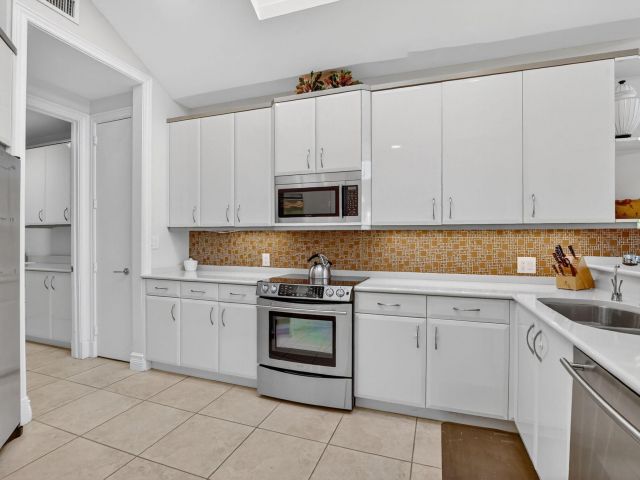 Home for sale at 7567 Rexford Road - photo 6861995