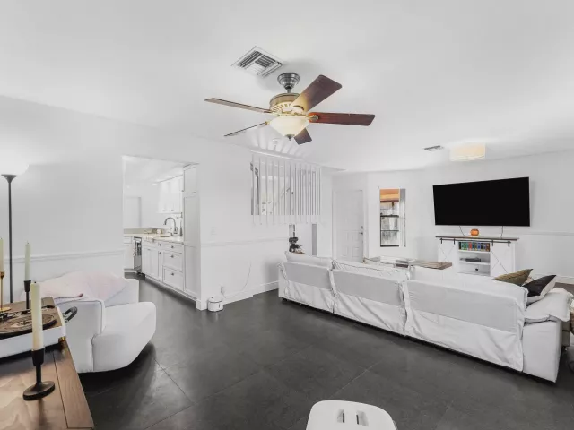 3-bedroom home for sale in Boca Raton - 19931 Villa Lante Place - MondialRealty