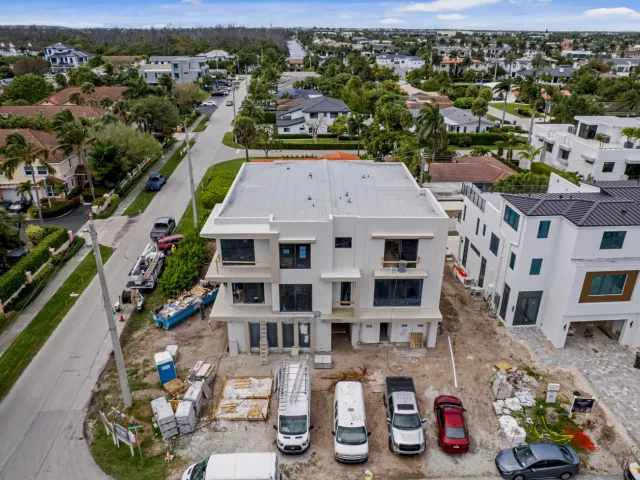 4-bedroom home for sale in Boca Raton - 3099 Banyan Road 1 - MondialRealty