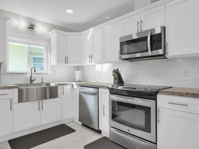 3-bedroom home for sale in Coral Gables - 1409 Bird Rd - MondialRealty