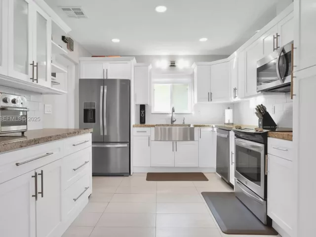 3-bedroom home for sale in Coral Gables - 1409 Bird Rd - MondialRealty