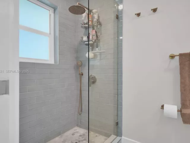 3-bedroom home for sale in Coral Gables - 1409 Bird Rd - MondialRealty