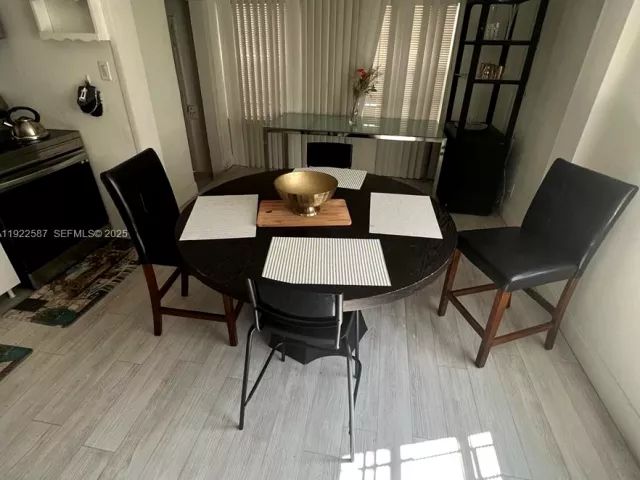 2-bedroom home for sale in Hallandale Beach - 713 SW 7th Ave - MondialRealty