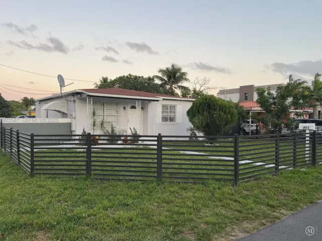 2-bedroom home for sale in Hallandale Beach - 713 SW 7th Ave - MondialRealty