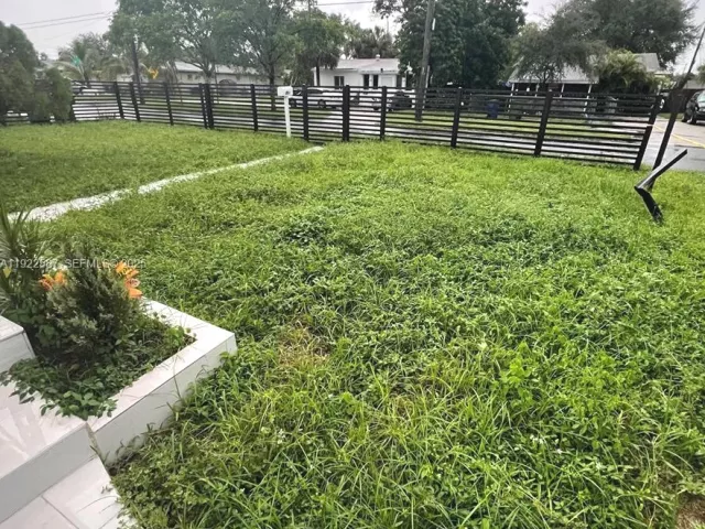 2-bedroom home for sale in Hallandale Beach - 713 SW 7th Ave - MondialRealty