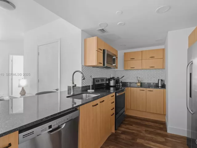 2-bedroom condo for sale in Miami - 350 S Miami Ave 1803 - MondialRealty