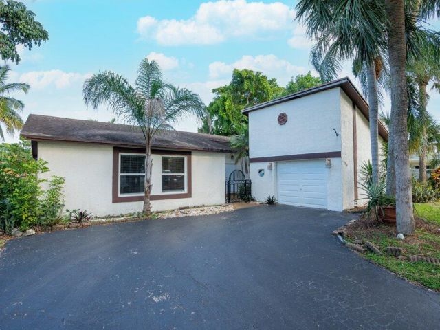 Home for sale at 288 NW 39th Way - photo 6848326