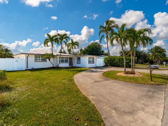 Home for rent at 250 NW 11 Street - photo 6848618