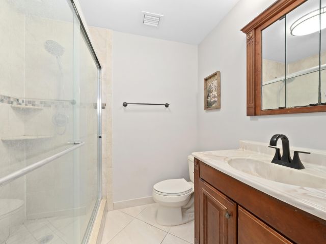 Home for rent at 250 NW 11 Street - photo 6848620