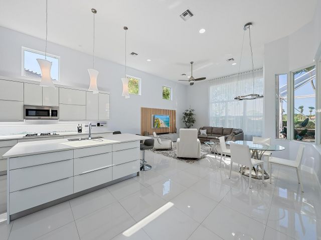 Home for rent at 8988 Lakes Boulevard - photo 6848404