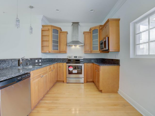 Home for rent at 1950 Presidential Way 10 - photo 6848424