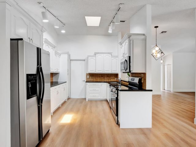 Home for rent at 20977 Country Creek Drive - photo 6848641