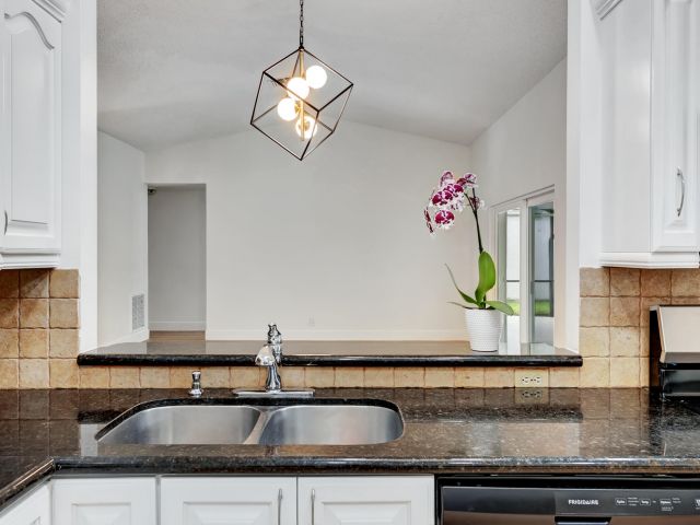 Home for rent at 20977 Country Creek Drive - photo 6848644