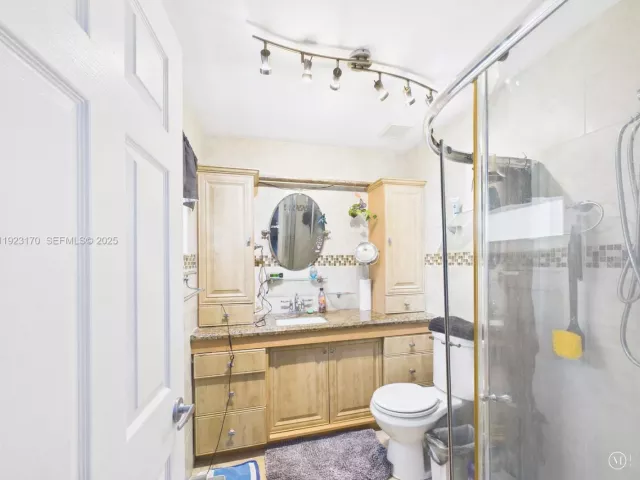 3-bedroom home for sale in Cooper City - 10221 SW 50th Ct - MondialRealty