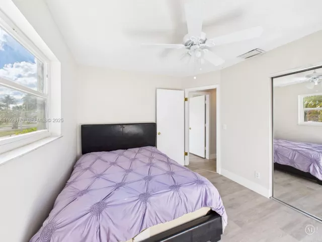 3-bedroom home for sale in Cooper City - 10221 SW 50th Ct - MondialRealty