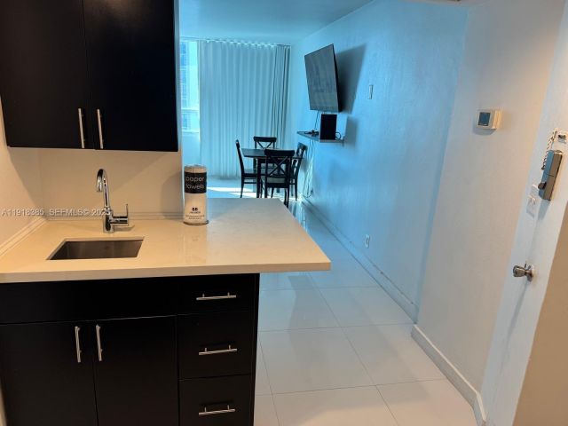 condo for sale in Miami Beach - 5445 Collins Ave 915 - MondialRealty