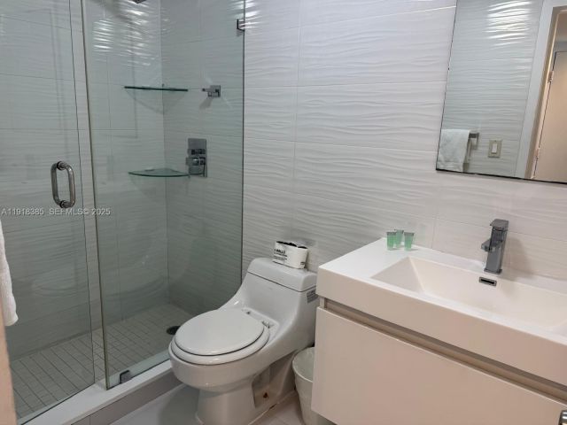 condo for sale in Miami Beach - 5445 Collins Ave 915 - MondialRealty