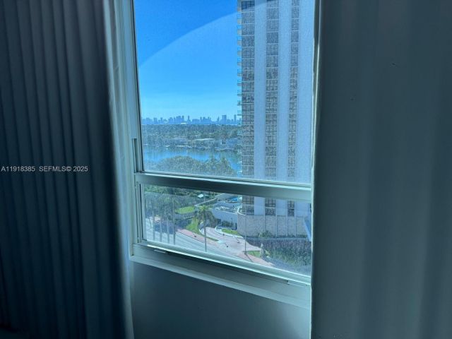 condo for sale in Miami Beach - 5445 Collins Ave 915 - MondialRealty