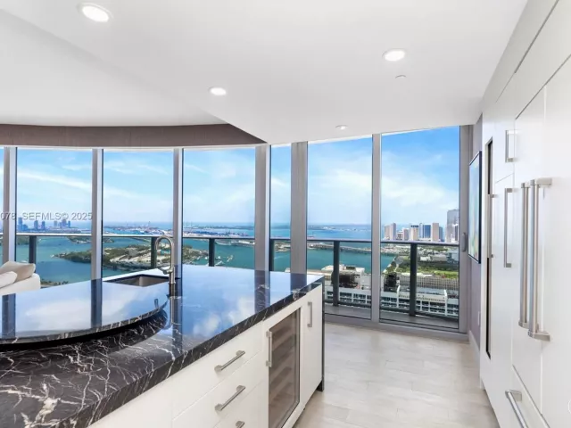 Apartment for sale  Unit #5012 - photo 6846691