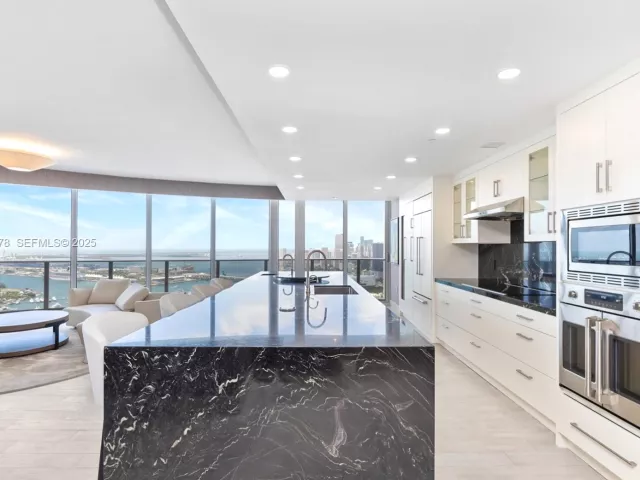 Apartment for sale  Unit #5012 - photo 6846693