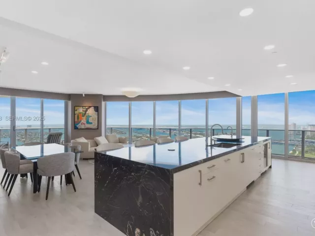 Apartment for sale  Unit #5012 - photo 6846699