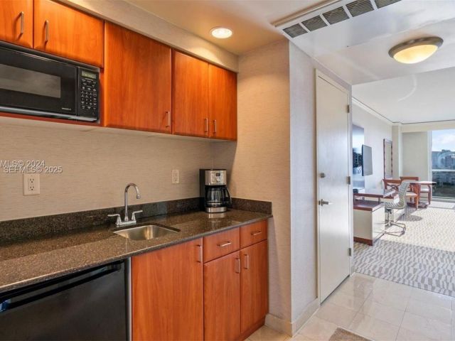 condo for sale in Sunny Isles Beach - 18001 Collins Ave 717 - MondialRealty