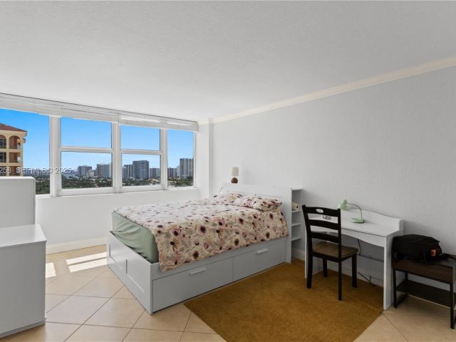 2-bedroom condo for rent in Hallandale Beach - 2030 S Ocean Dr 1710 - MondialRealty