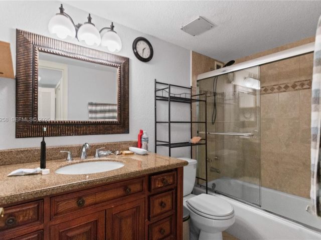 2-bedroom condo for rent in Hallandale Beach - 2030 S Ocean Dr 1710 - MondialRealty