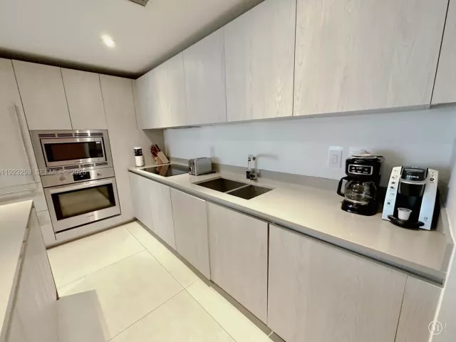 2-bedroom condo for sale in Hollywood - 4111 S Ocean Dr 2306 - MondialRealty