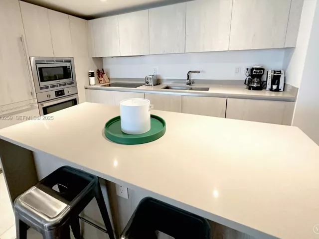 2-bedroom condo for sale in Hollywood - 4111 S Ocean Dr 2306 - MondialRealty