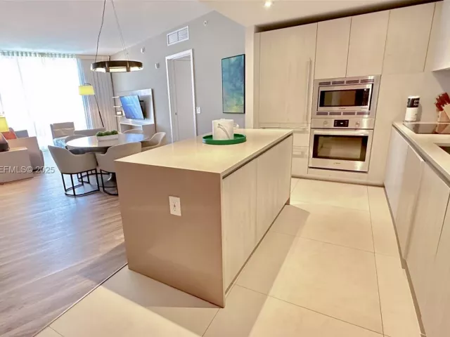 2-bedroom condo for sale in Hollywood - 4111 S Ocean Dr 2306 - MondialRealty