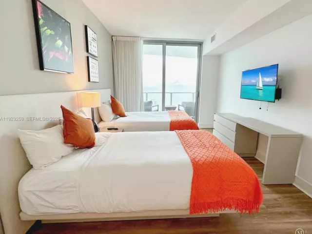 2-bedroom condo for sale in Hollywood - 4111 S Ocean Dr 2306 - MondialRealty