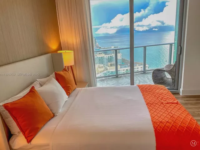 2-bedroom condo for sale in Hollywood - 4111 S Ocean Dr 2306 - MondialRealty